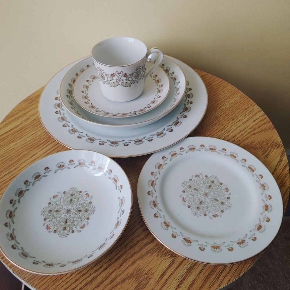 Vintage Dynasty Japan Fine China Pattern Floret 6 Pieces‎ 1 Place Setting